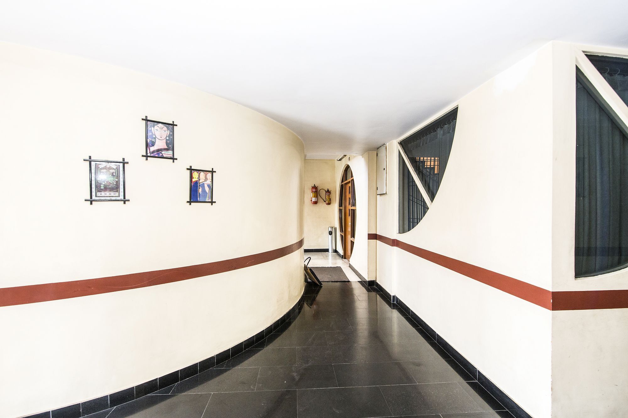 Fabhotel Shivangan Airport - Fully Vaccinated Staff
